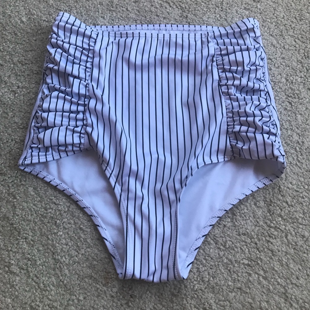 Kortni Jeane Small bottoms